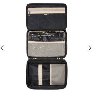 NUDESTIX HANGING COSMETIC CASE